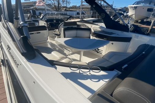 Sea Ray 310 SLX image