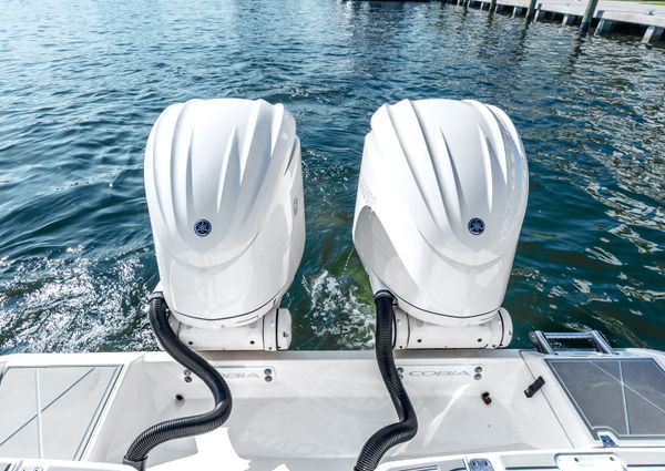 Cobia 320 Center Console image