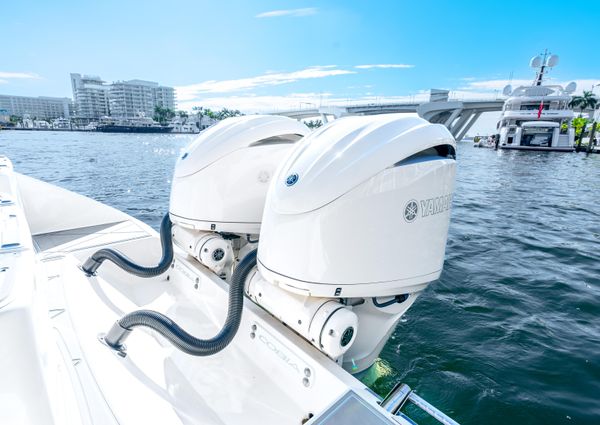 Cobia 320 Center Console image