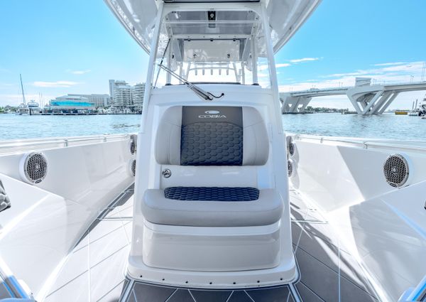 Cobia 320 Center Console image