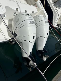 Boston Whaler 305 Conquest image