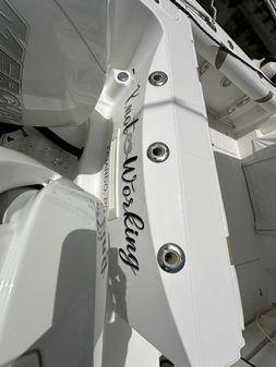 Boston Whaler 305 Conquest image