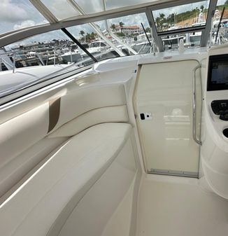 Boston Whaler 305 Conquest image