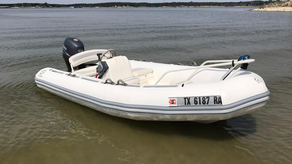 Zodiac Yachtline 420 Deluxe image