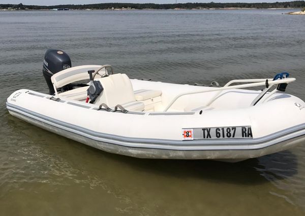 Zodiac Yachtline 420 Deluxe image