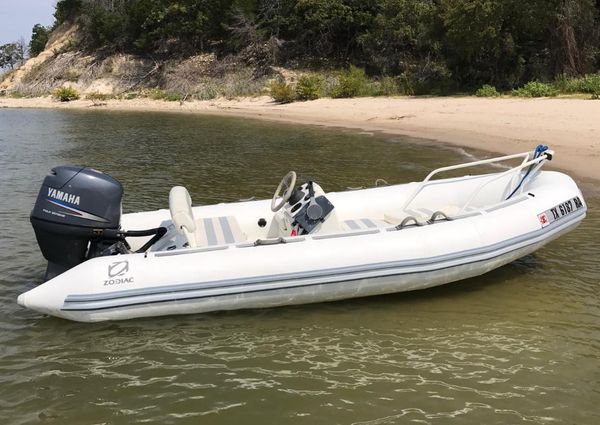 Zodiac Yachtline 420 Deluxe image