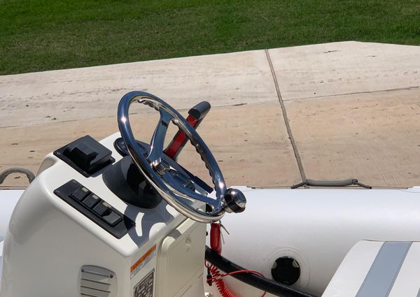 Zodiac Yachtline 420 Deluxe image