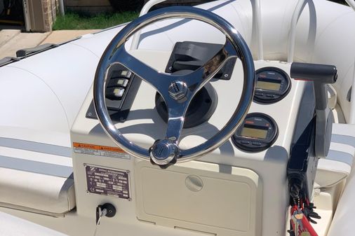 Zodiac Yachtline 420 Deluxe image