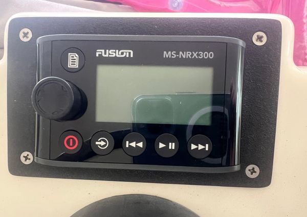 Zodiac Yachtline 420 Deluxe image