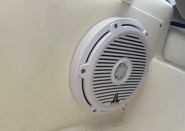 Zodiac Yachtline 420 Deluxe image