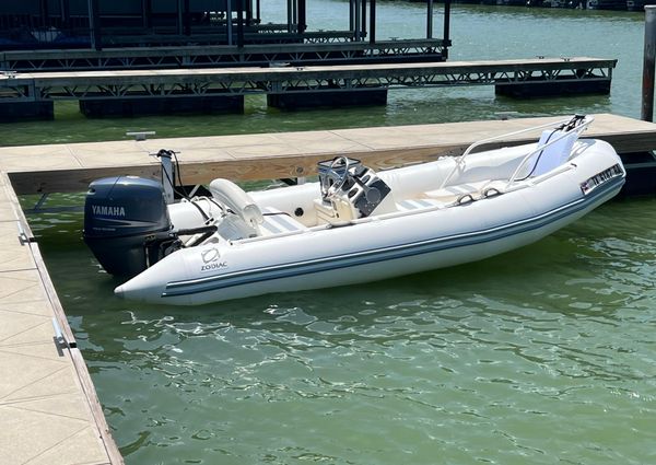 Zodiac Yachtline 420 Deluxe image