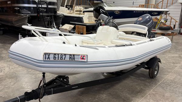 Zodiac Yachtline 420 Deluxe image