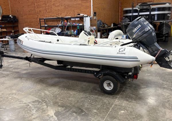 Zodiac Yachtline 420 Deluxe image