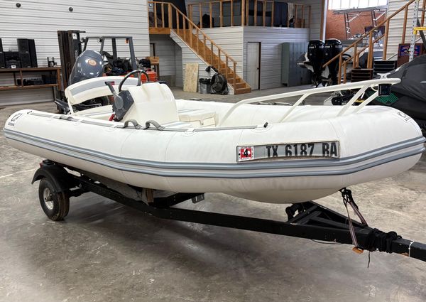 Zodiac Yachtline 420 Deluxe image