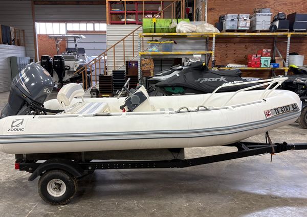 Zodiac Yachtline 420 Deluxe image