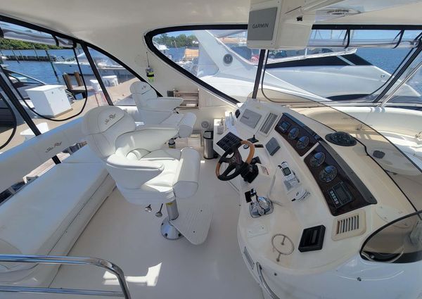 Sea Ray 560 Sedan Bridge image