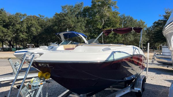 Hurricane SunDeck Sport 220 OB