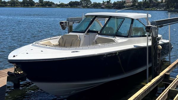 Pursuit 325 DC