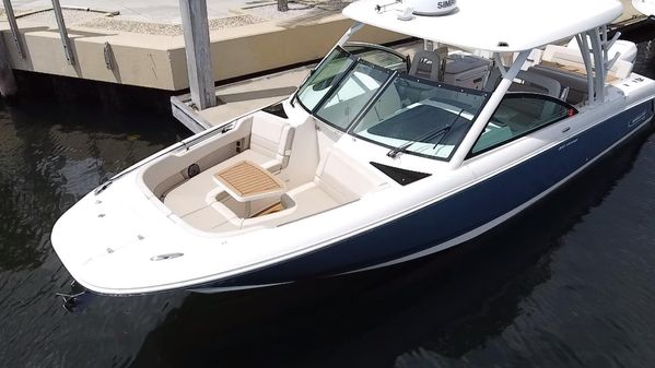 Boston Whaler 320 Vantage image