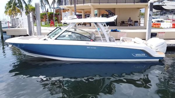 Boston Whaler 320 Vantage