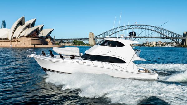 Riviera 61 Enclosed Flybridge 