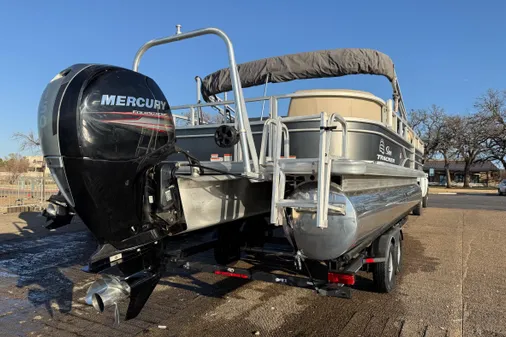 Sun Tracker Party Barge 24 DLX image