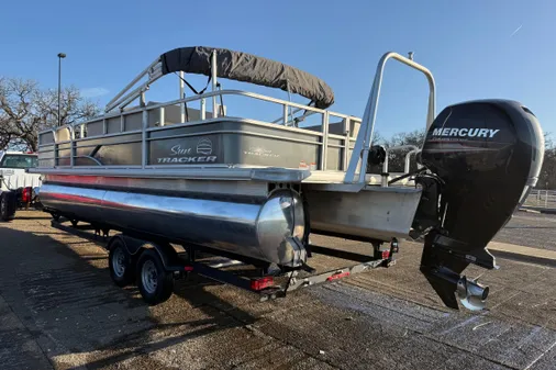 Sun Tracker Party Barge 24 DLX image