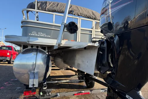 Sun Tracker Party Barge 24 DLX image