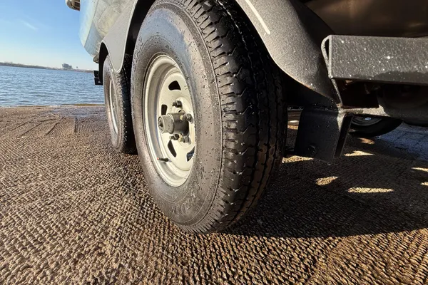 Sun-tracker PARTY-BARGE-24-DLX image