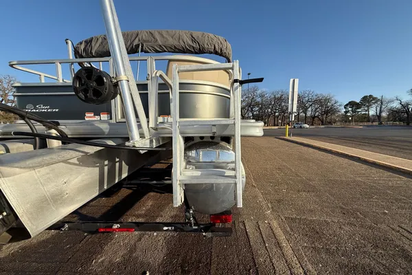 Sun-tracker PARTY-BARGE-24-DLX image