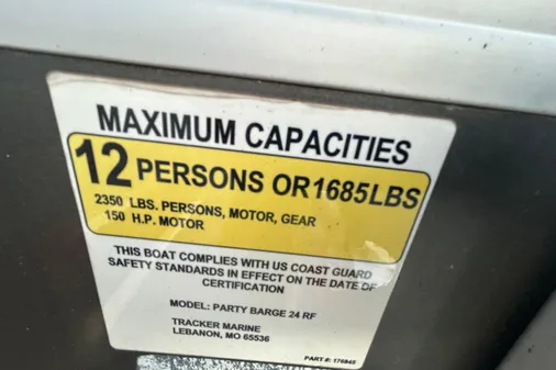 Sun Tracker Party Barge 24 DLX image