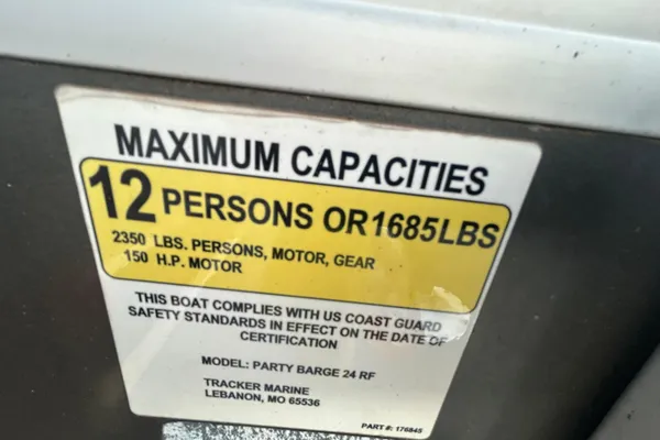 Sun-tracker PARTY-BARGE-24-DLX image