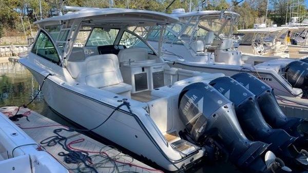 Grady-White Freedom 375 