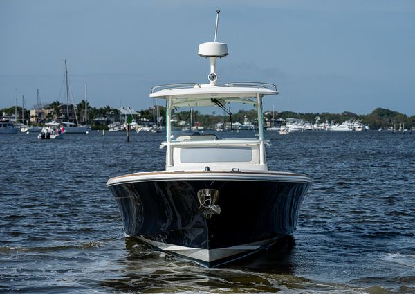 Hunt Yachts 32 Center Console image