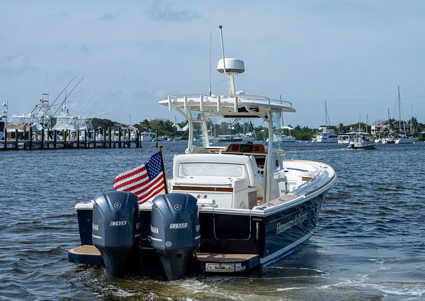 Hunt Yachts 32 Center Console image