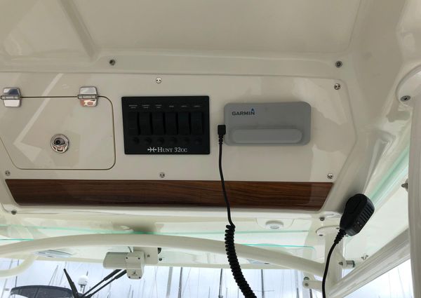 Hunt Yachts 32 Center Console image