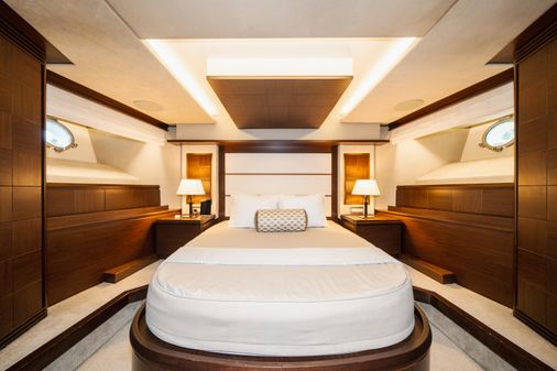 Azimut 105 image