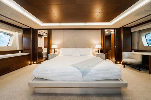 Azimut 105 image