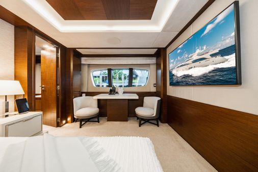 Azimut 105 image