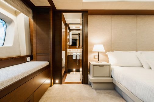 Azimut 105 image