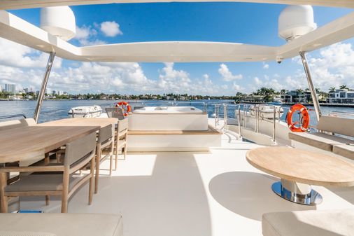 Azimut 105 image
