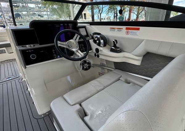 Sea Ray 290 SDX OUTBOARD image