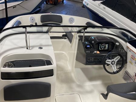 Bayliner VR6 image