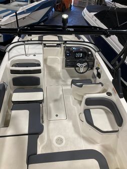 Bayliner VR6 image