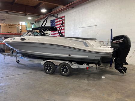 Bayliner VR6 image