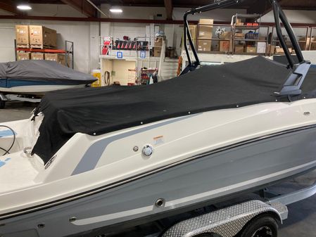 Bayliner VR6 image