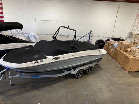 Bayliner VR6 image