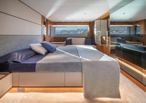 Ferretti Yachts 670 image