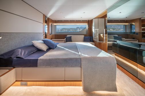 Ferretti Yachts 670 image