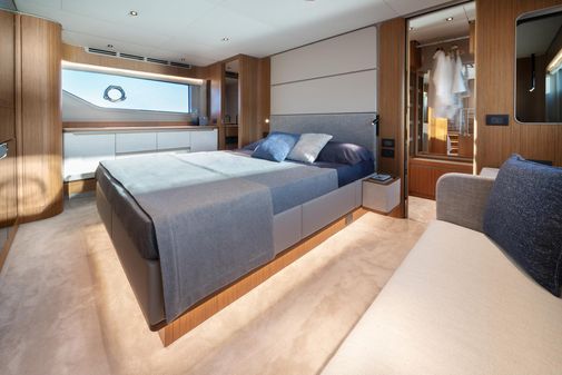 Ferretti Yachts 670 image